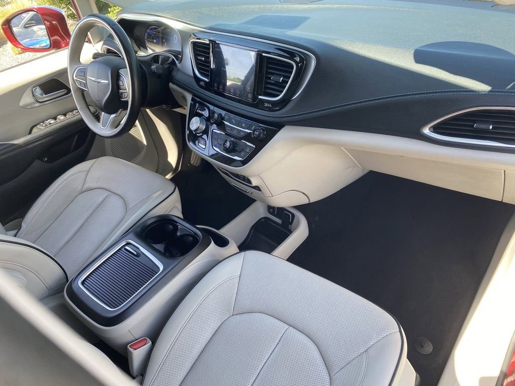 Used 2020 Chrysler Pacifica Limited w/ Advanced Safetytec Group FWD image 12