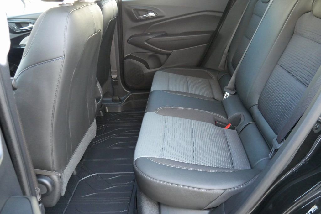 Used 2025 Chevrolet Trax LT w/ Driver Confidence Package image 25