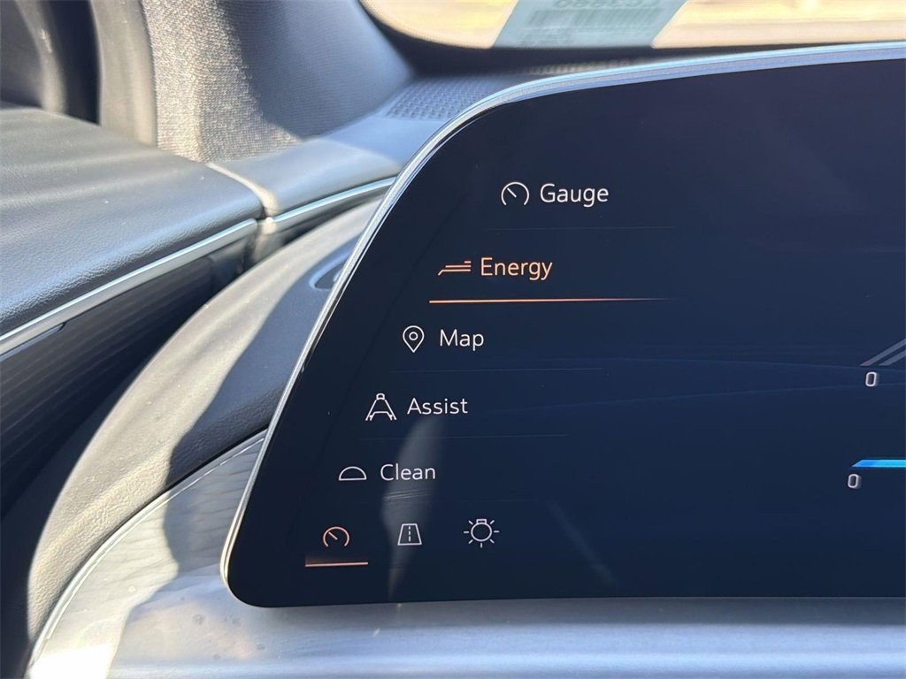 Used 2025 Cadillac Lyriq Luxury image 18