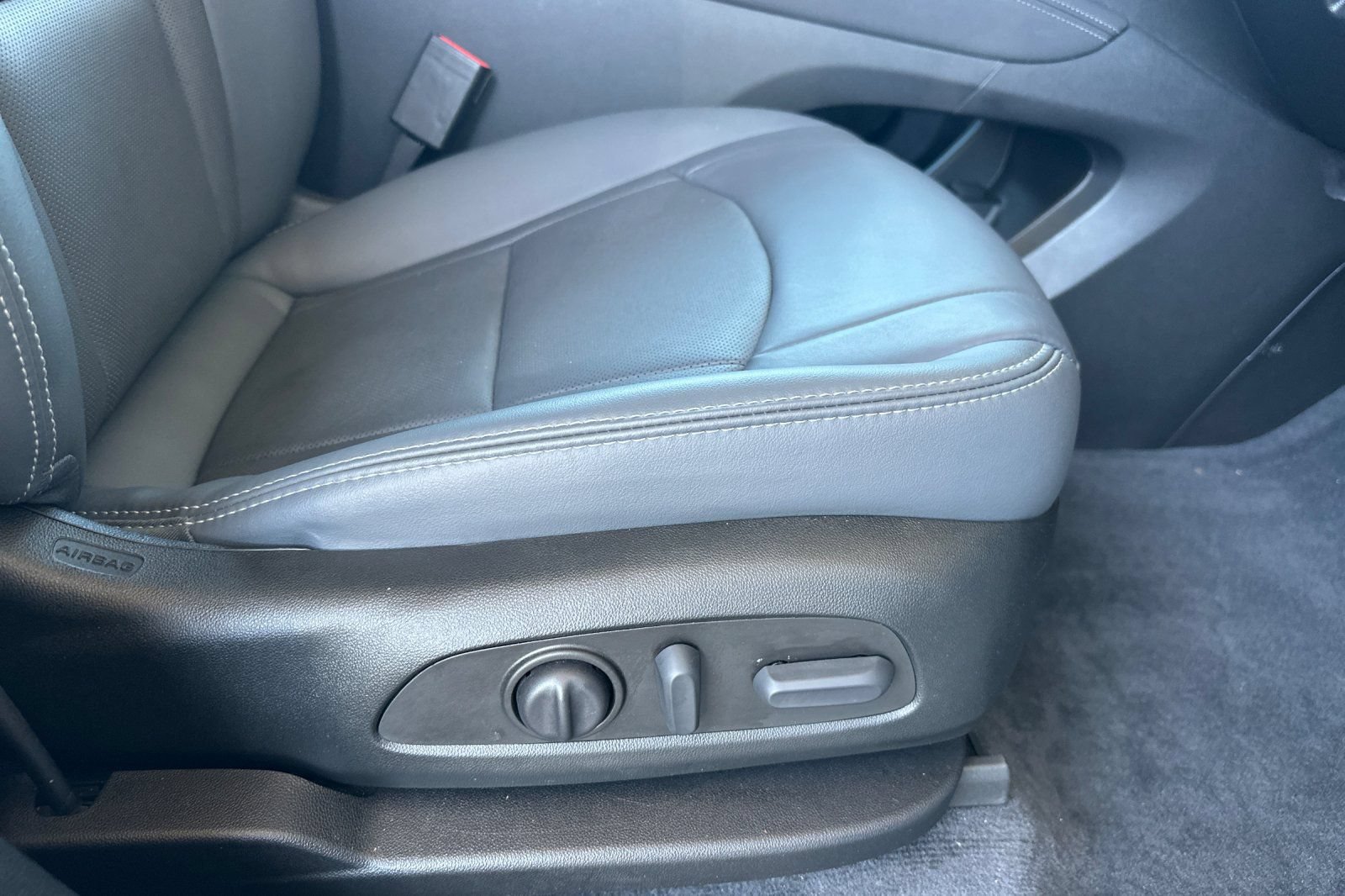 Used 2023 Buick Enclave Essence FWD image 24