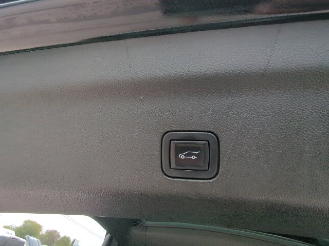 Used 2022 Chevrolet Tahoe High Country AWD/4WD image 16