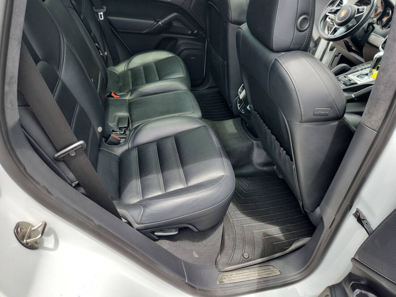 Used 2015 Porsche Cayenne Turbo AWD/4WD image 20