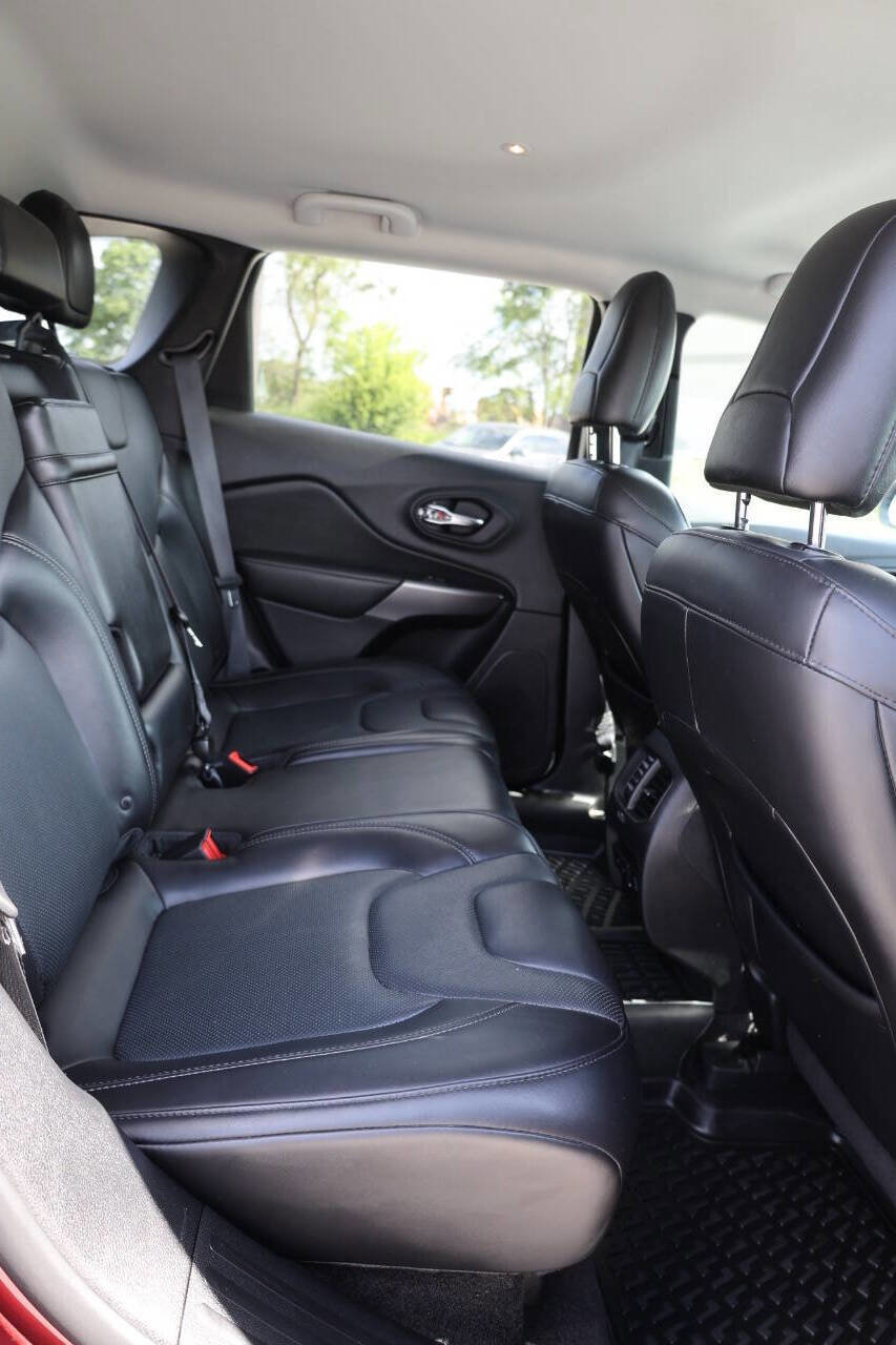 Used 2019 Jeep Cherokee Limited image 16