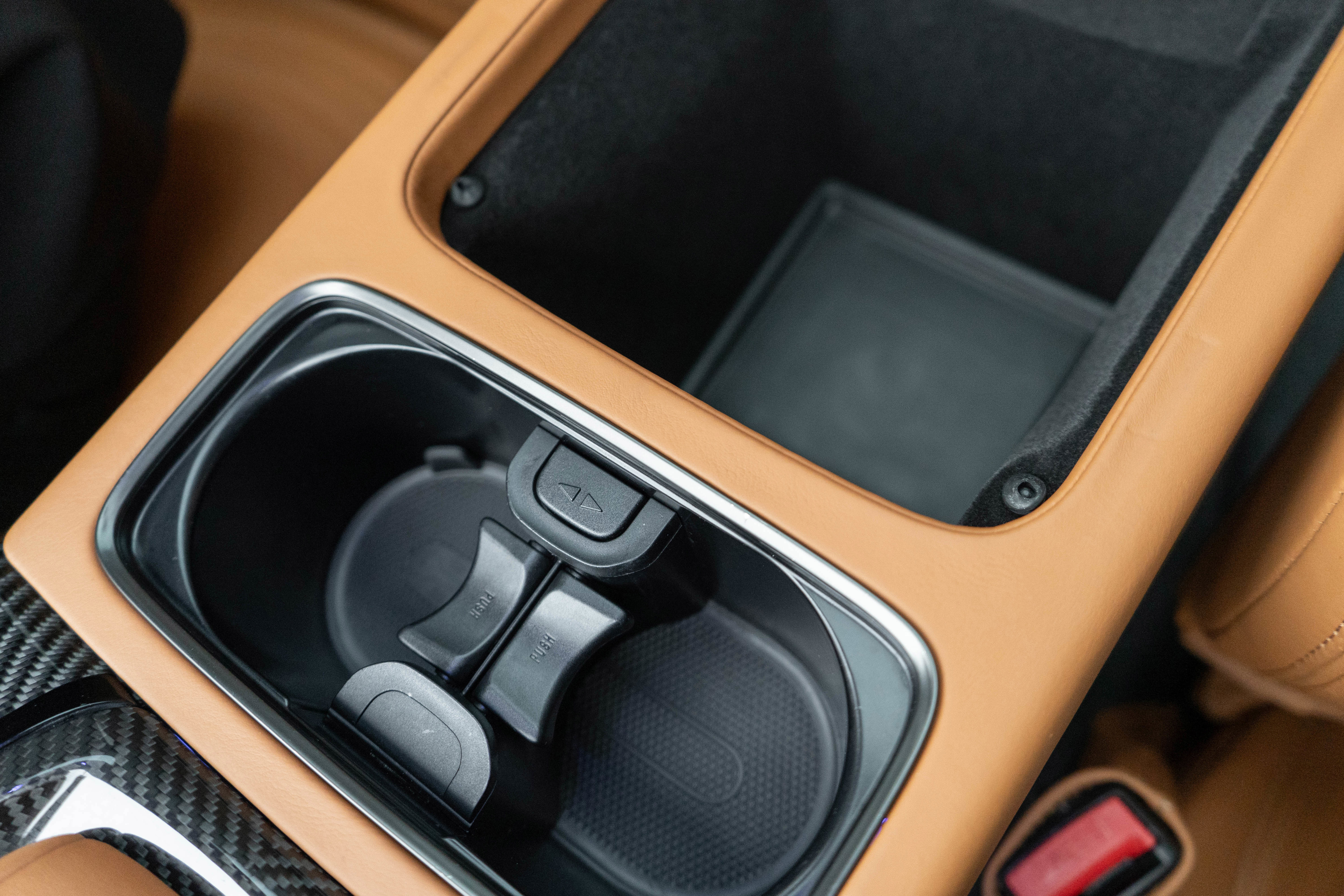 Used 2024 Aston Martin DBX 707 image 31