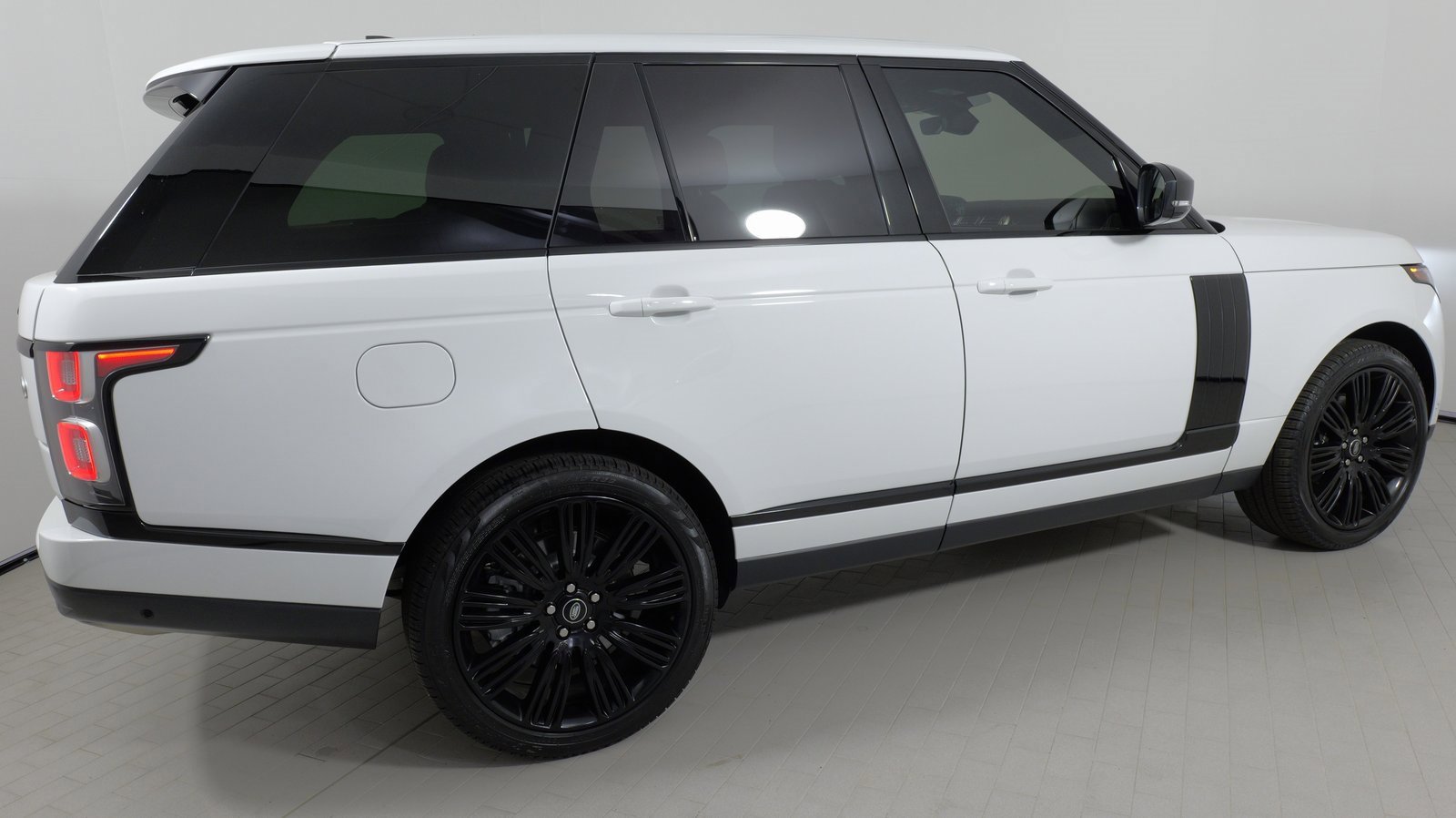 Used 2022 Land Rover Range Rover Westminster Edition image 9