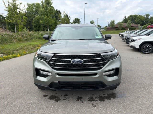 Used 2020 Ford Explorer XLT w/ Equipment Group 202A AWD/4WD image 2
