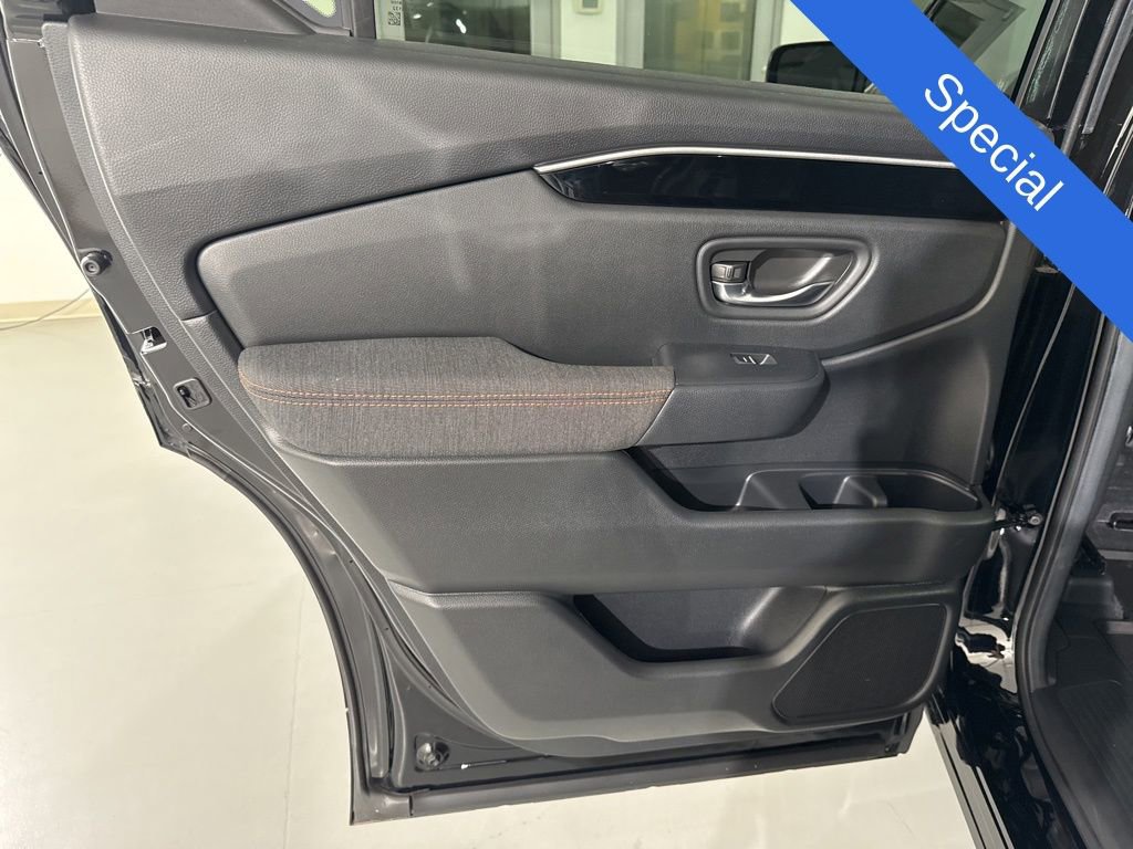 Used 2025 Honda Pilot Sport image 15