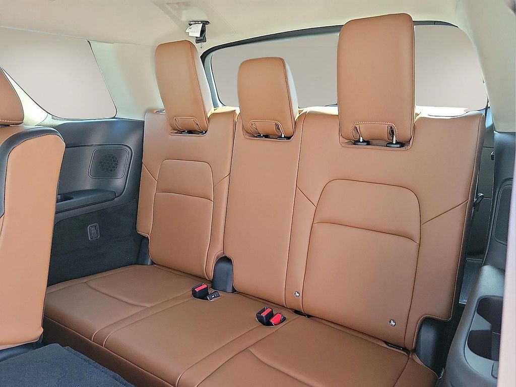 Used 2025 Nissan Pathfinder Platinum w/ Cargo Package image 9