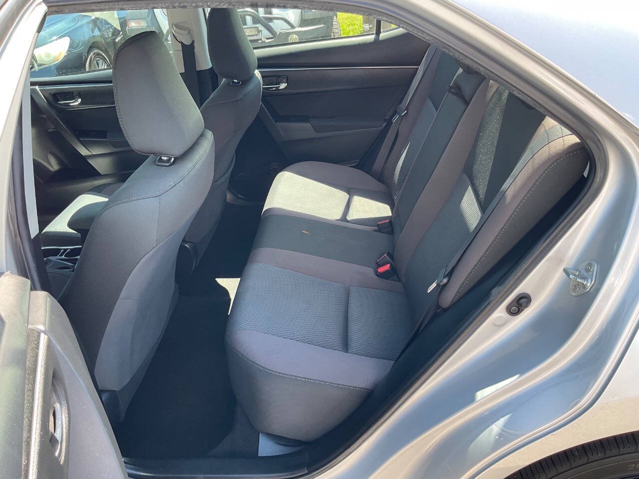 Used 2017 Toyota Corolla LE FWD image 18