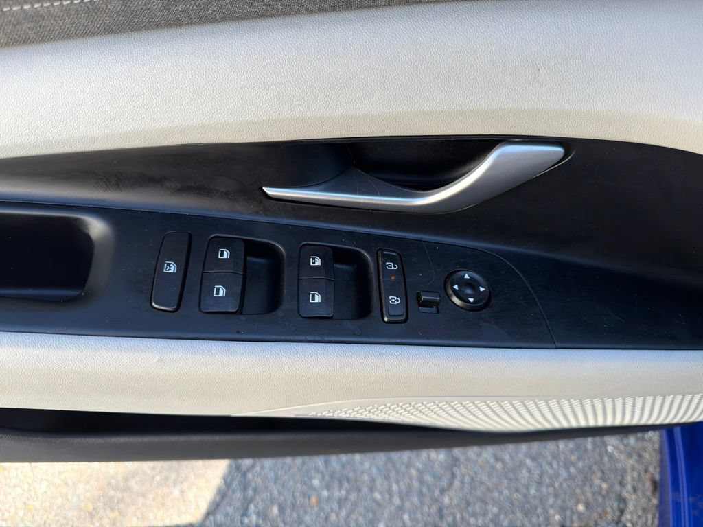 Used 2024 Hyundai Elantra Limited FWD image 24