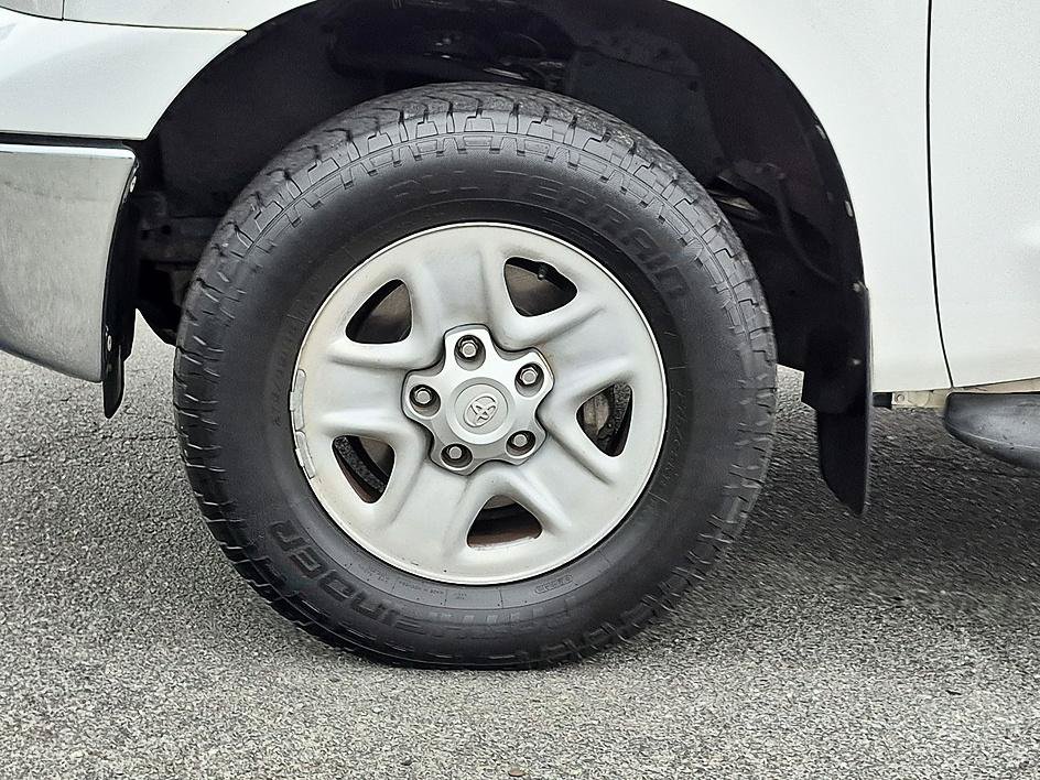 Used 2013 Toyota Tundra 4x4 Double Cab w/ SR5 Pkg image 10