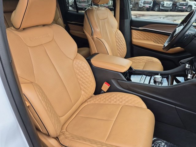 Used 2022 Jeep Grand Cherokee Summit w/ Advanced Protech Group IV AWD/4WD image 26