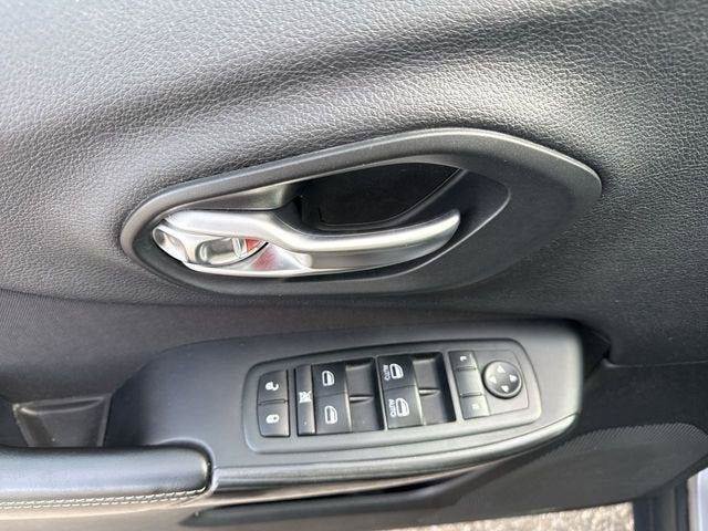 Used 2014 Jeep Cherokee Latitude w/ Comfort/Convenience Group FWD image 13