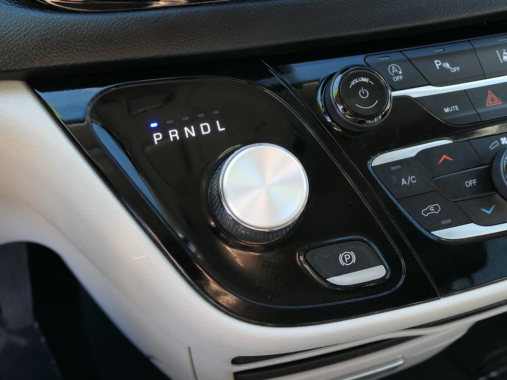 Used 2023 Chrysler Pacifica Touring-L image 20