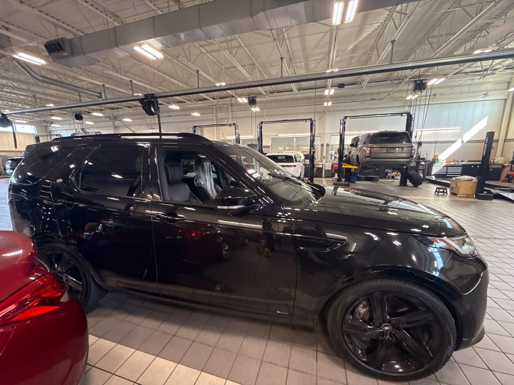 Used 2022 Land Rover Discovery HSE R-Dynamic AWD/4WD image 4