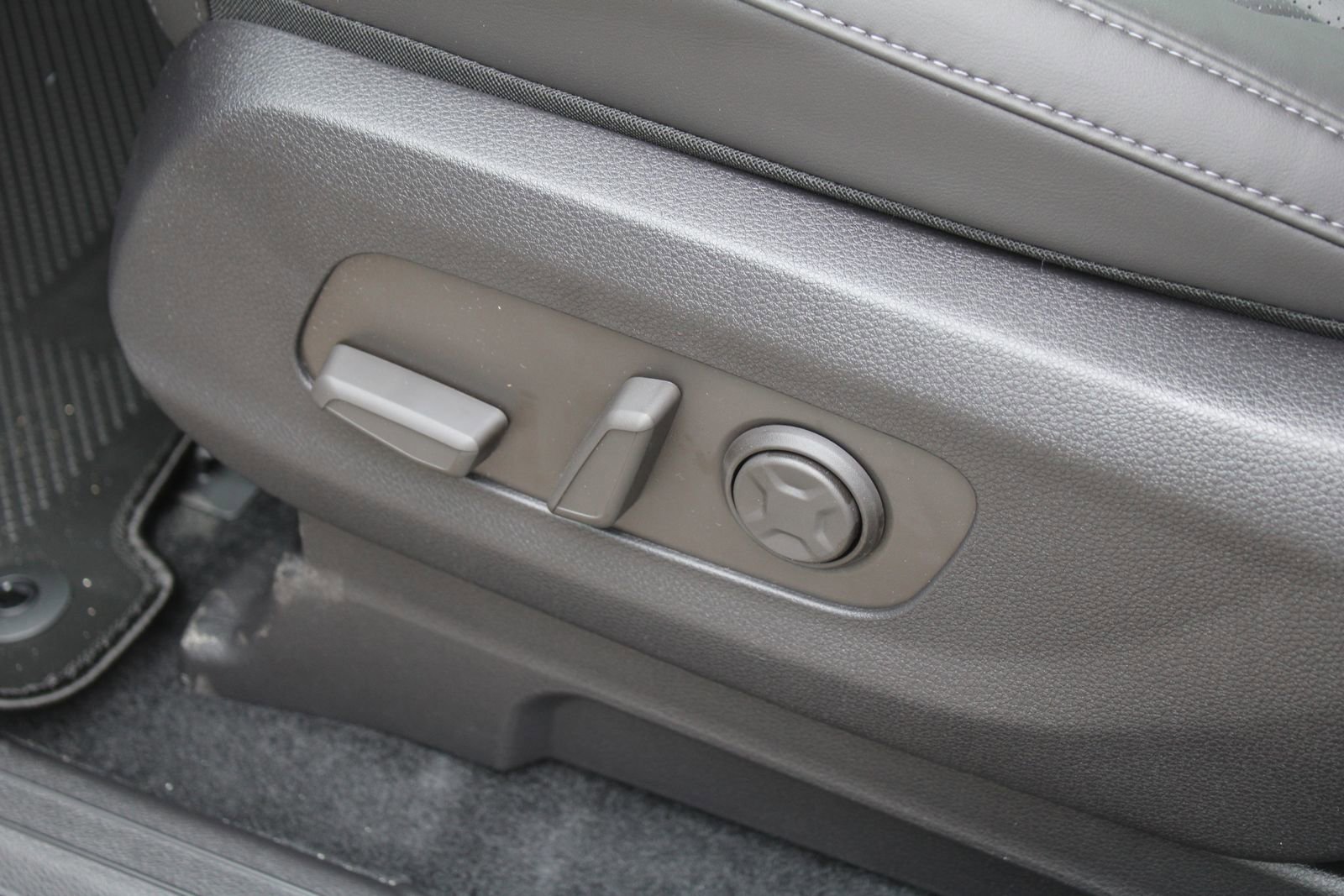 New 2026 Kia Carnival EX image 28