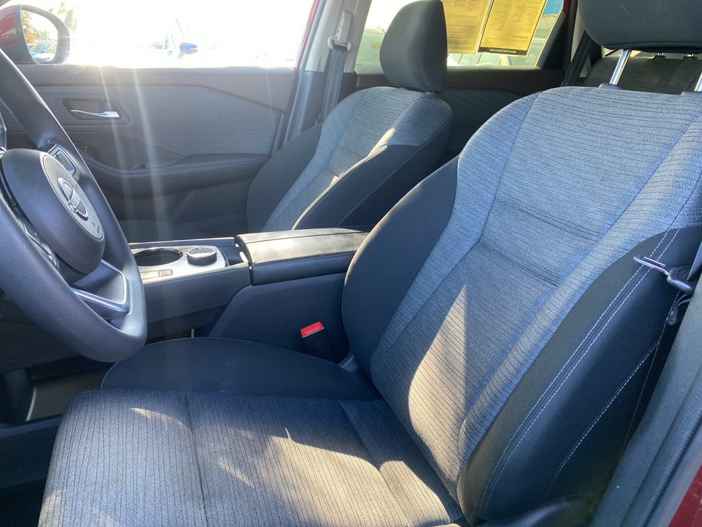 Used 2023 Nissan Rogue SV image 11