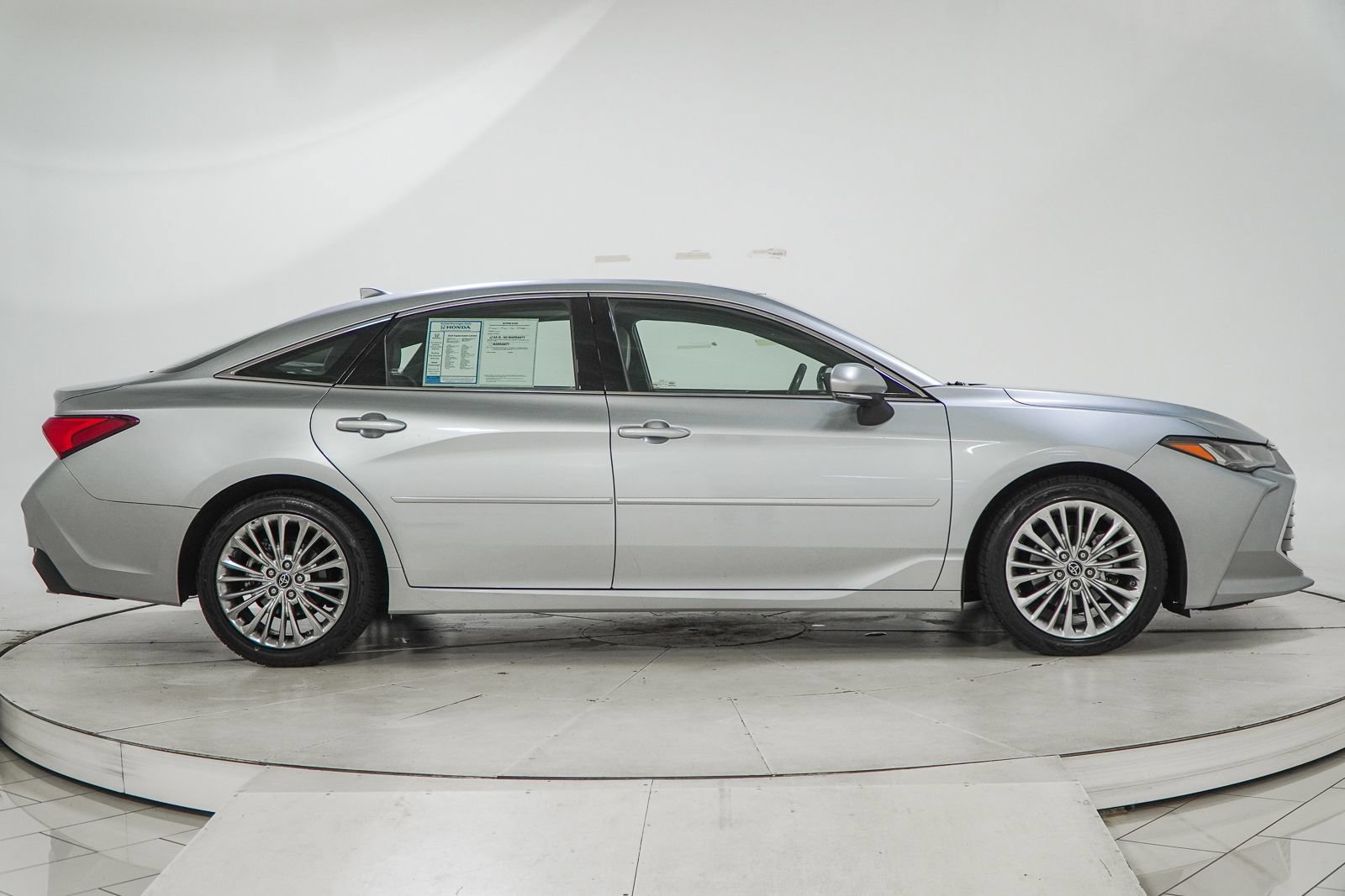 Used 2019 Toyota Avalon Limited w/ Protection Package FWD image 13