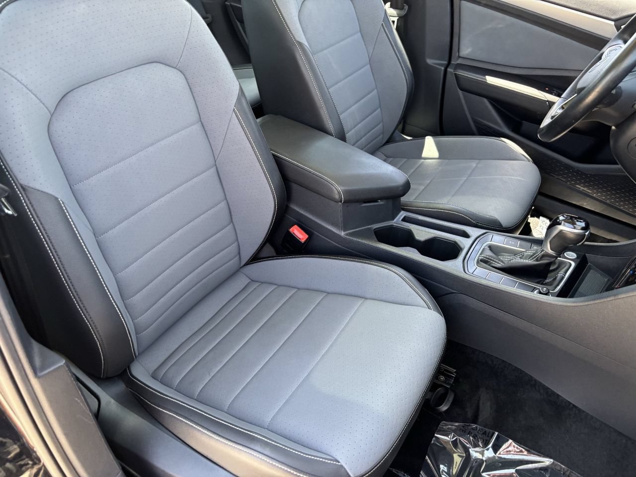 Used 2025 Volkswagen Jetta SE FWD image 8