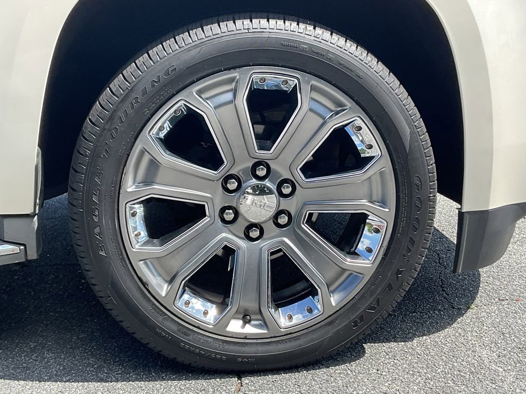 Used 2015 GMC Yukon Denali w/ Touring Package AWD/4WD image 14