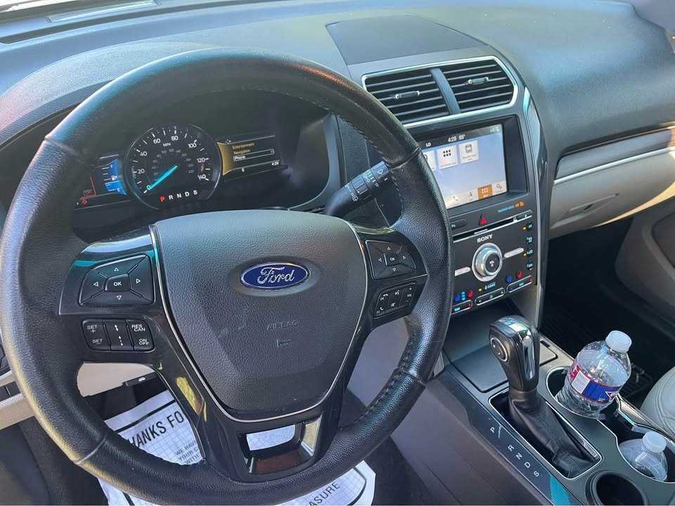 Used 2018 Ford Explorer Limited w/ Ford Safe & Smart Package image 8