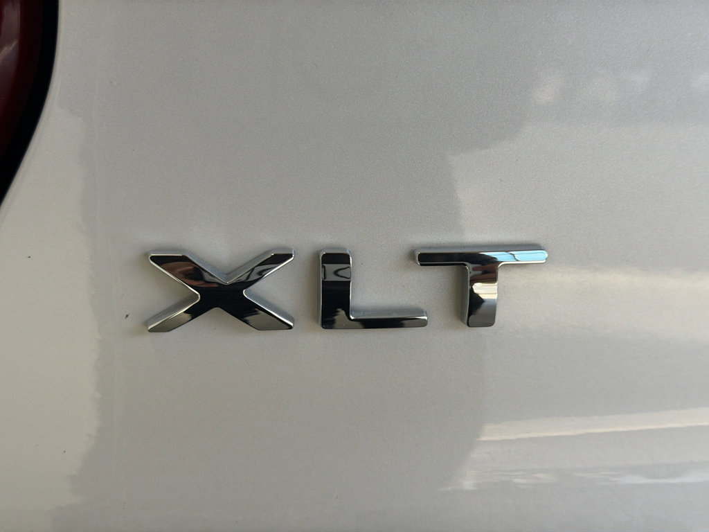 Used 2019 Ford Explorer XLT w/ Equipment Group 202A AWD/4WD image 9