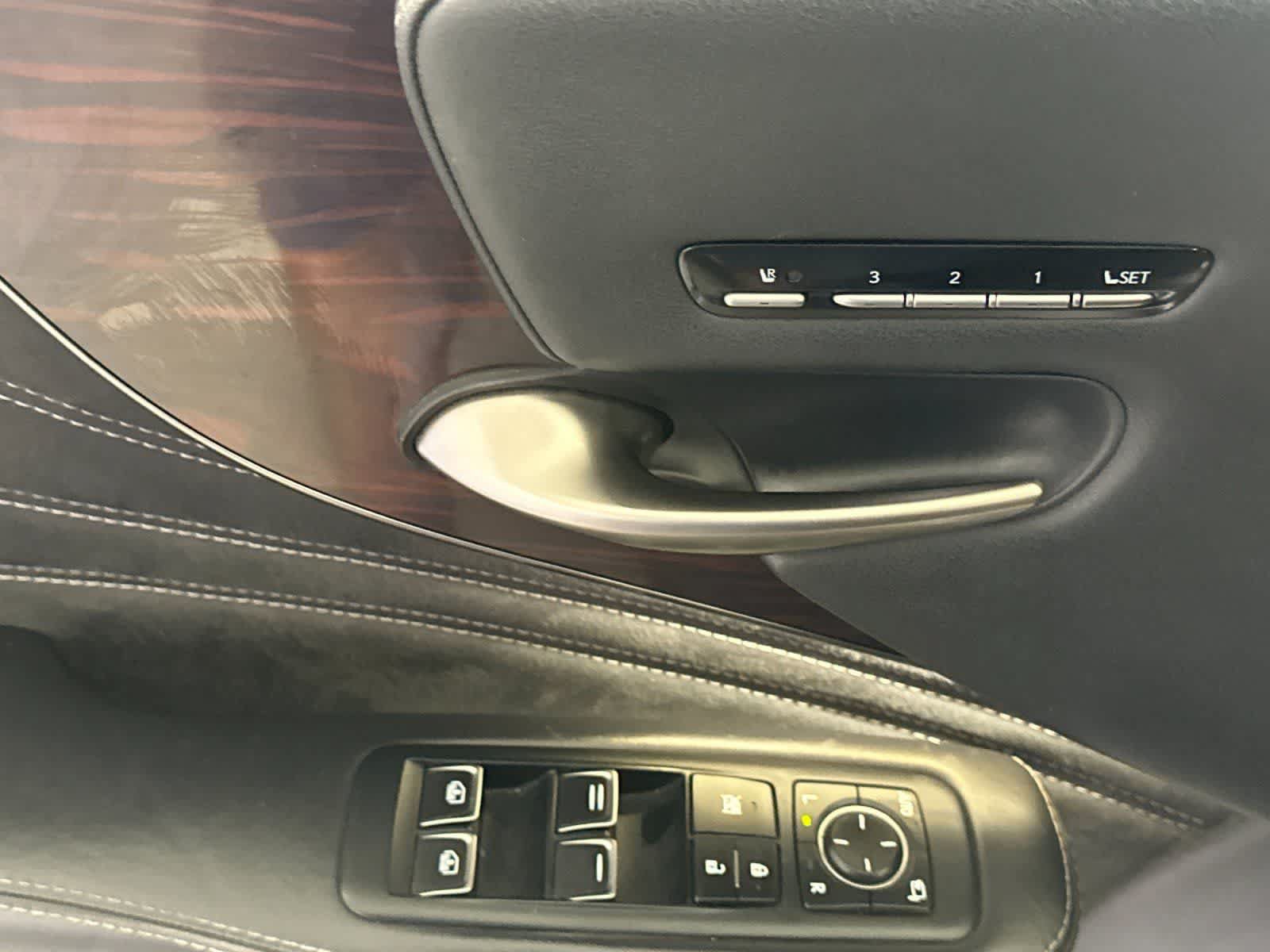 Used 2020 Lexus LS 500h w/ Luxury Package RWD image 13