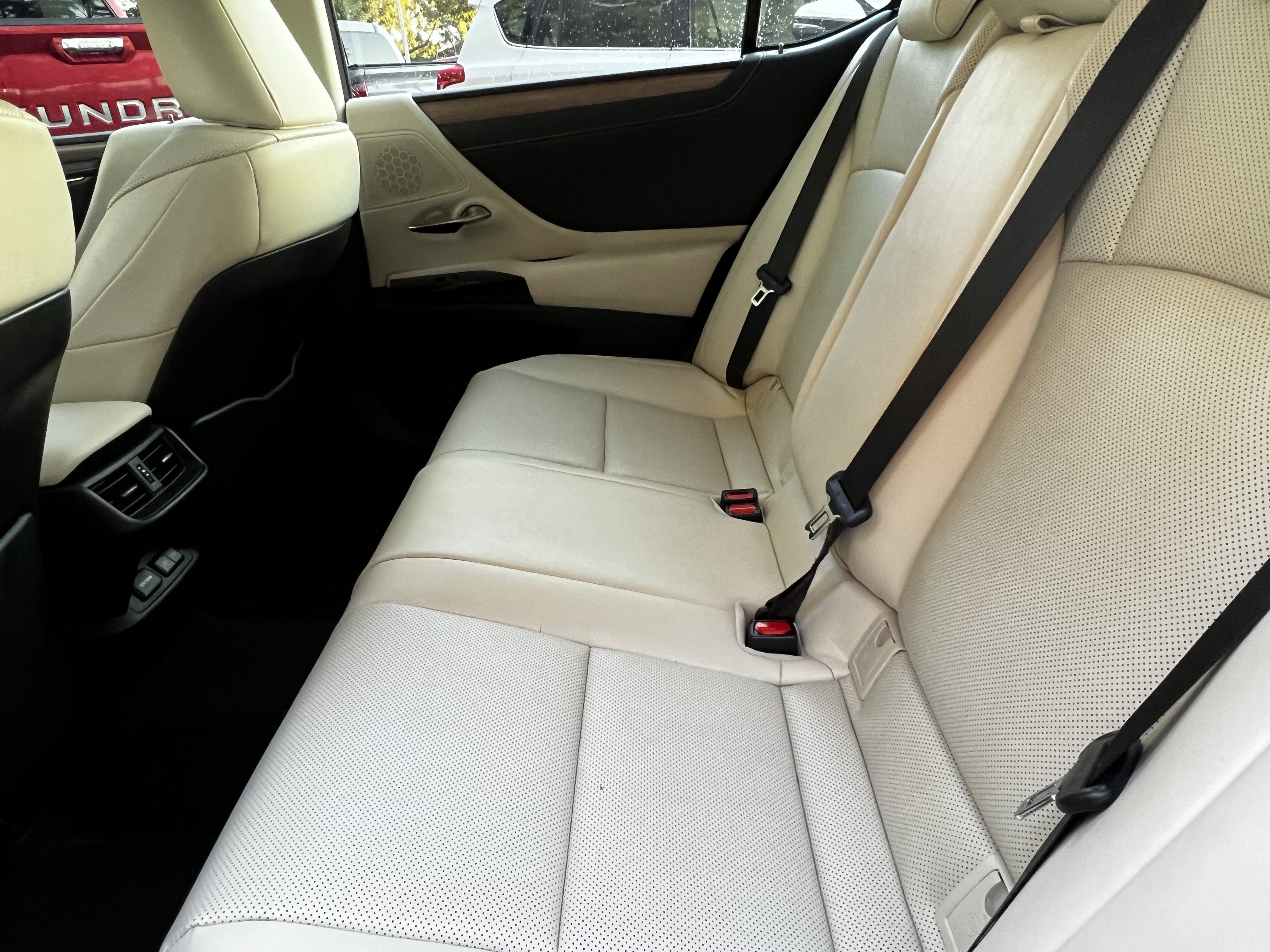 Certified 2025 Lexus ES 300h w/ Premium Package image 31