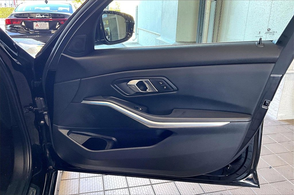 Used 2024 BMW 330e xDrive image 23