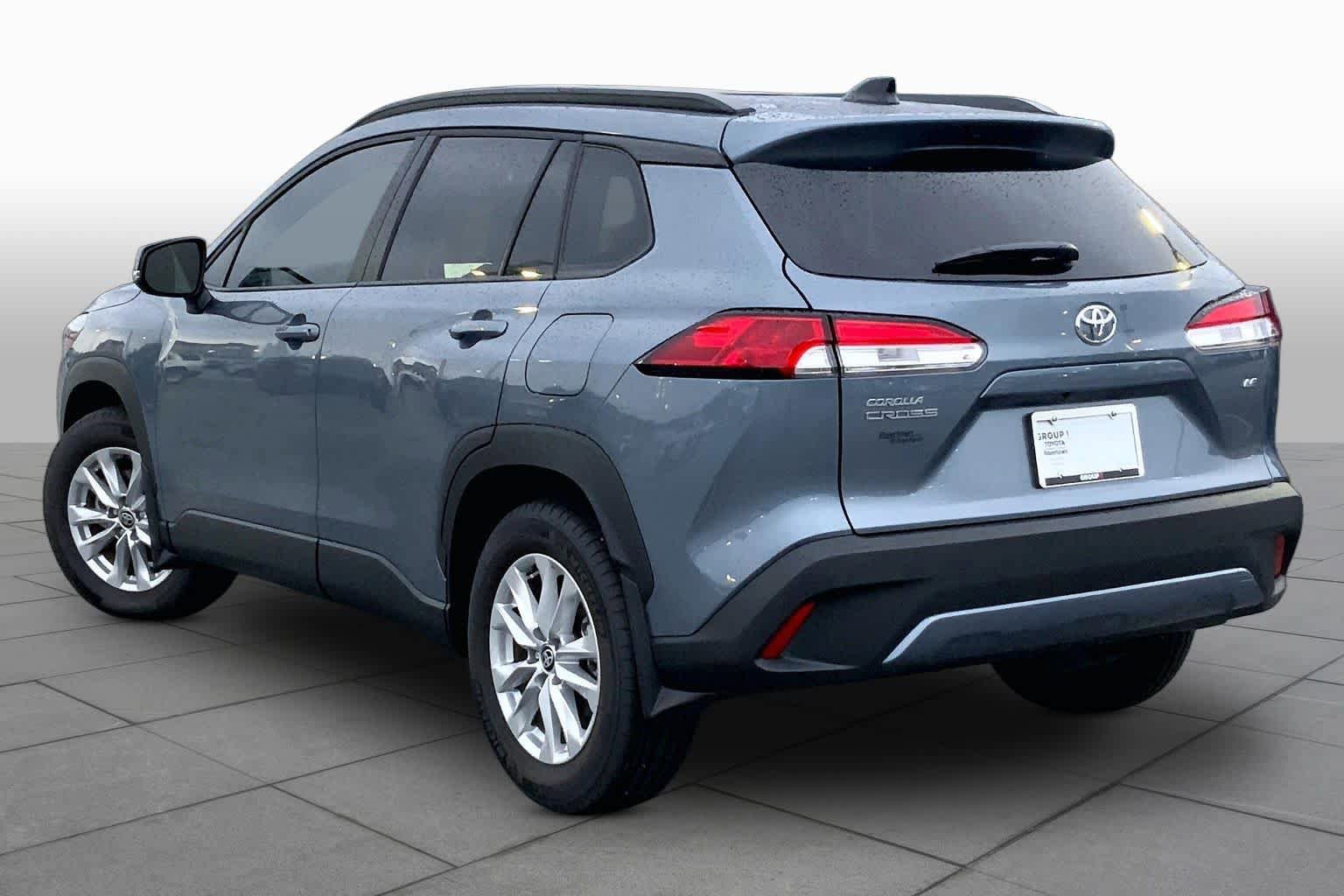Used 2025 Toyota Corolla Cross LE FWD image 12