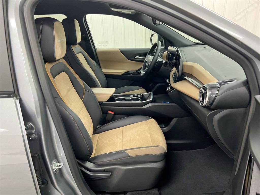Used 2025 Chevrolet Equinox ACTIV w/ Safety and Technology Package image 22