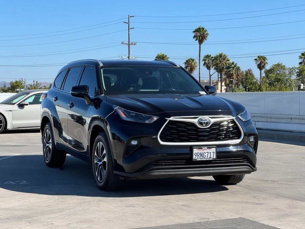 Used 2022 Toyota Highlander XLE FWD image 4