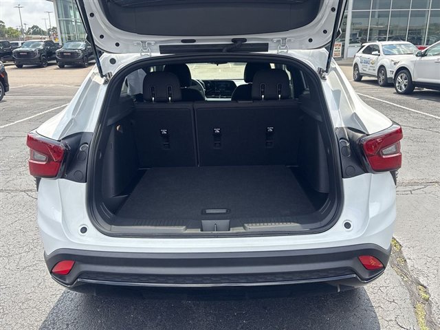 Certified 2024 Chevrolet Trax RS w/ Driver Confidence Package FWD image 23