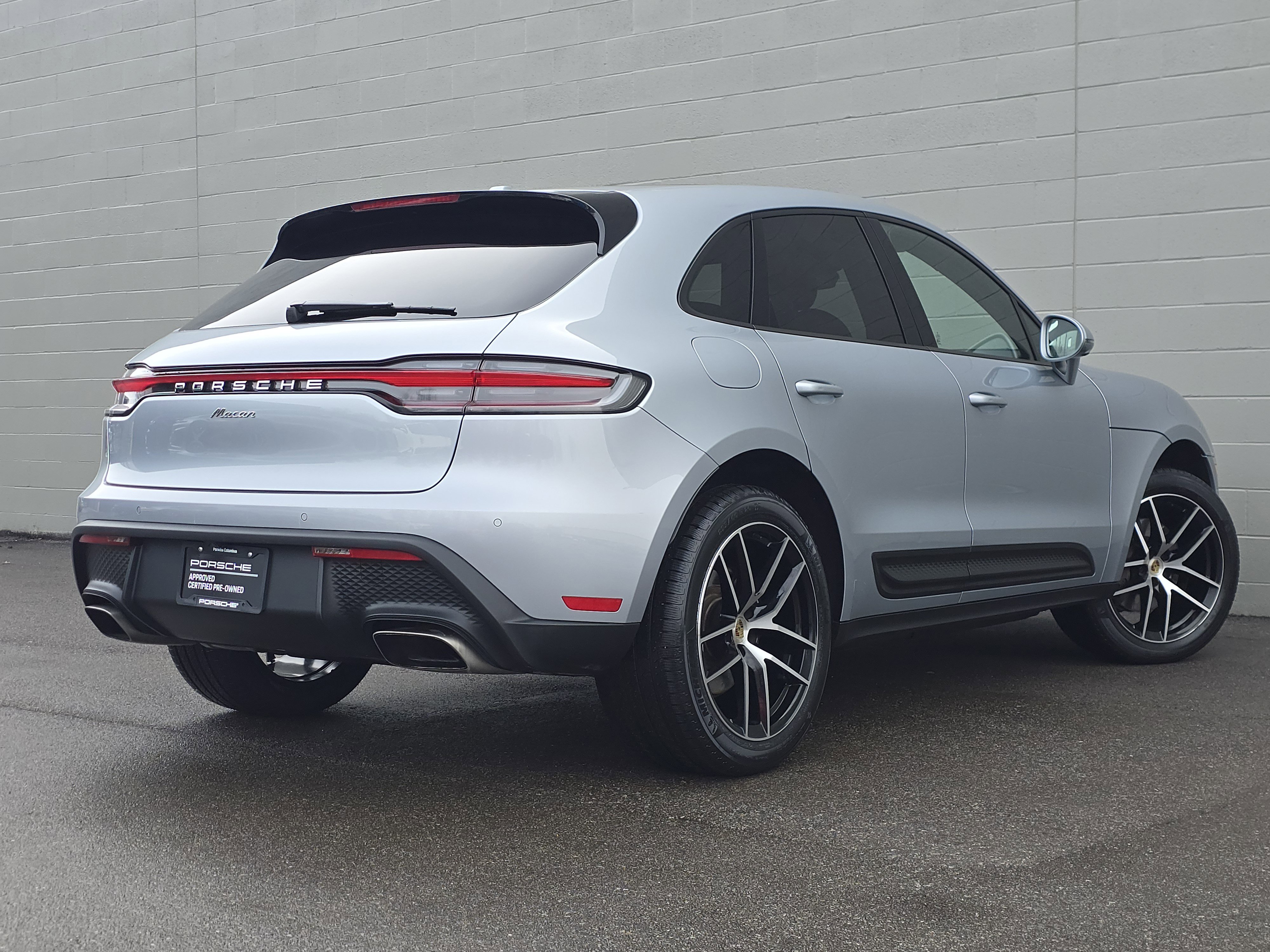 Certified 2023 Porsche Macan image 9