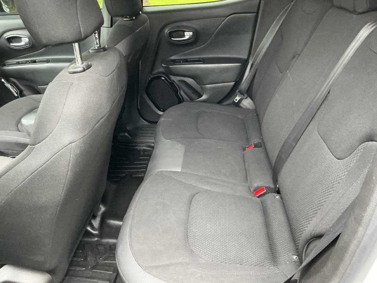 Used 2019 Jeep Renegade Altitude w/ Quick Order Package 2XM AWD/4WD image 19