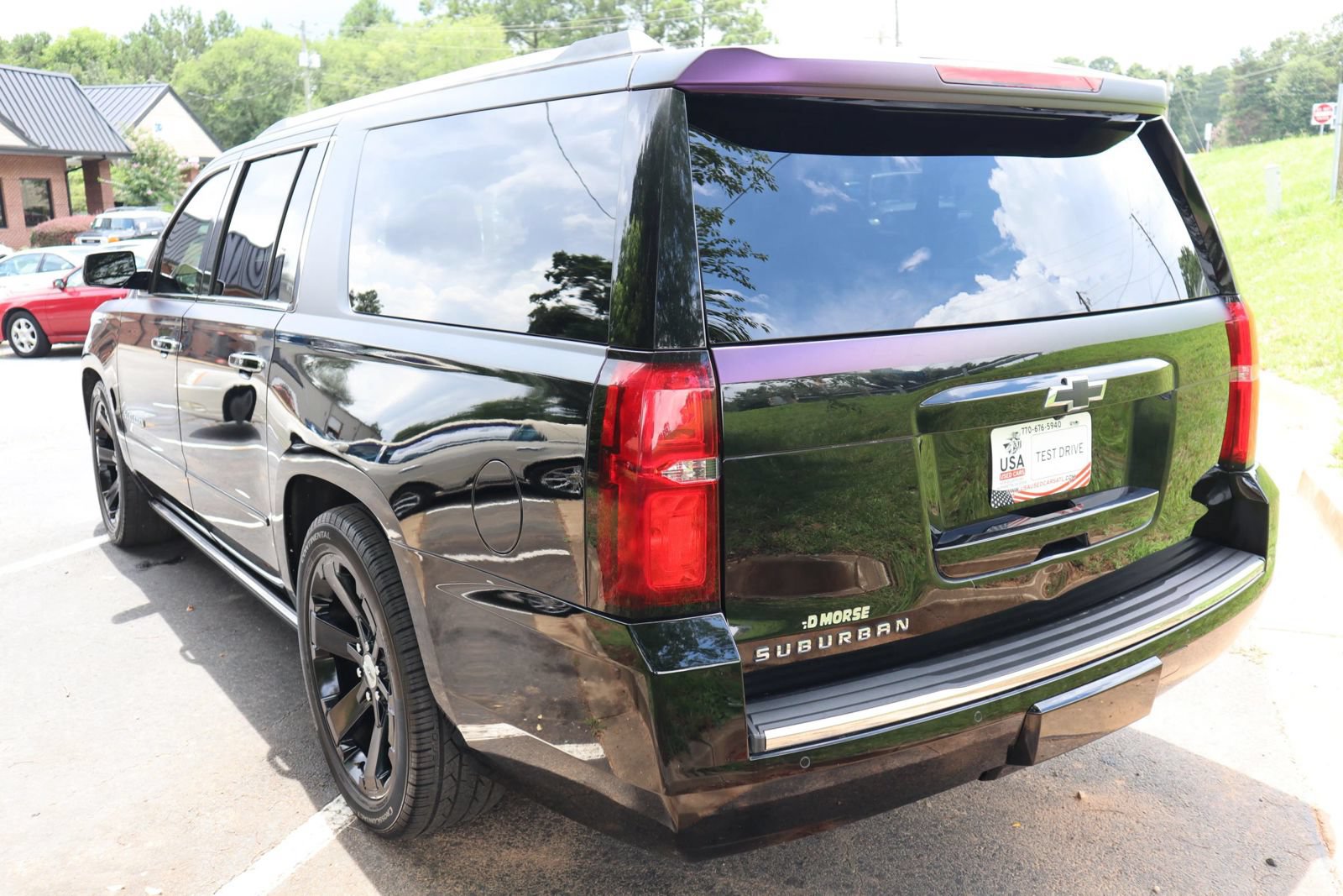 Used 2015 Chevrolet Suburban LTZ RWD image 4