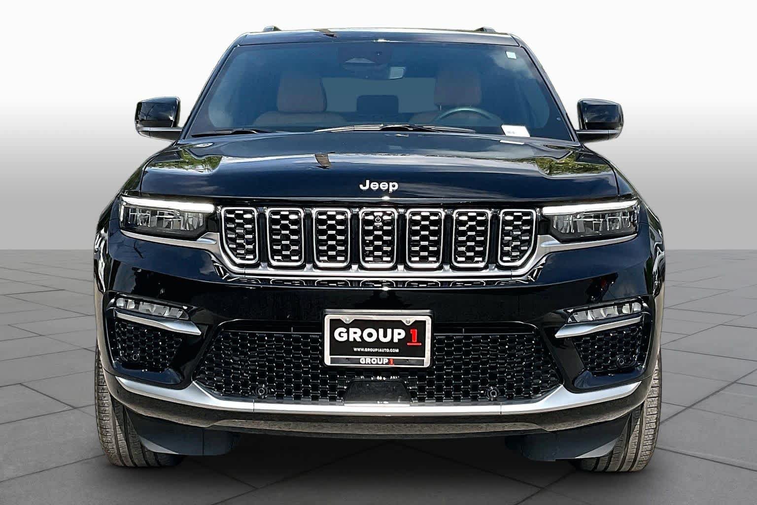 Used 2025 Jeep Grand Cherokee Summit w/ MOPAR Finishing Package AWD/4WD image 4