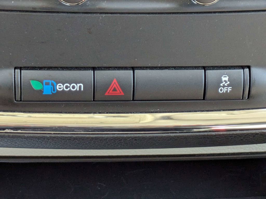 Used 2018 Dodge Grand Caravan SE w/ UConnect Hands-Free Group image 22