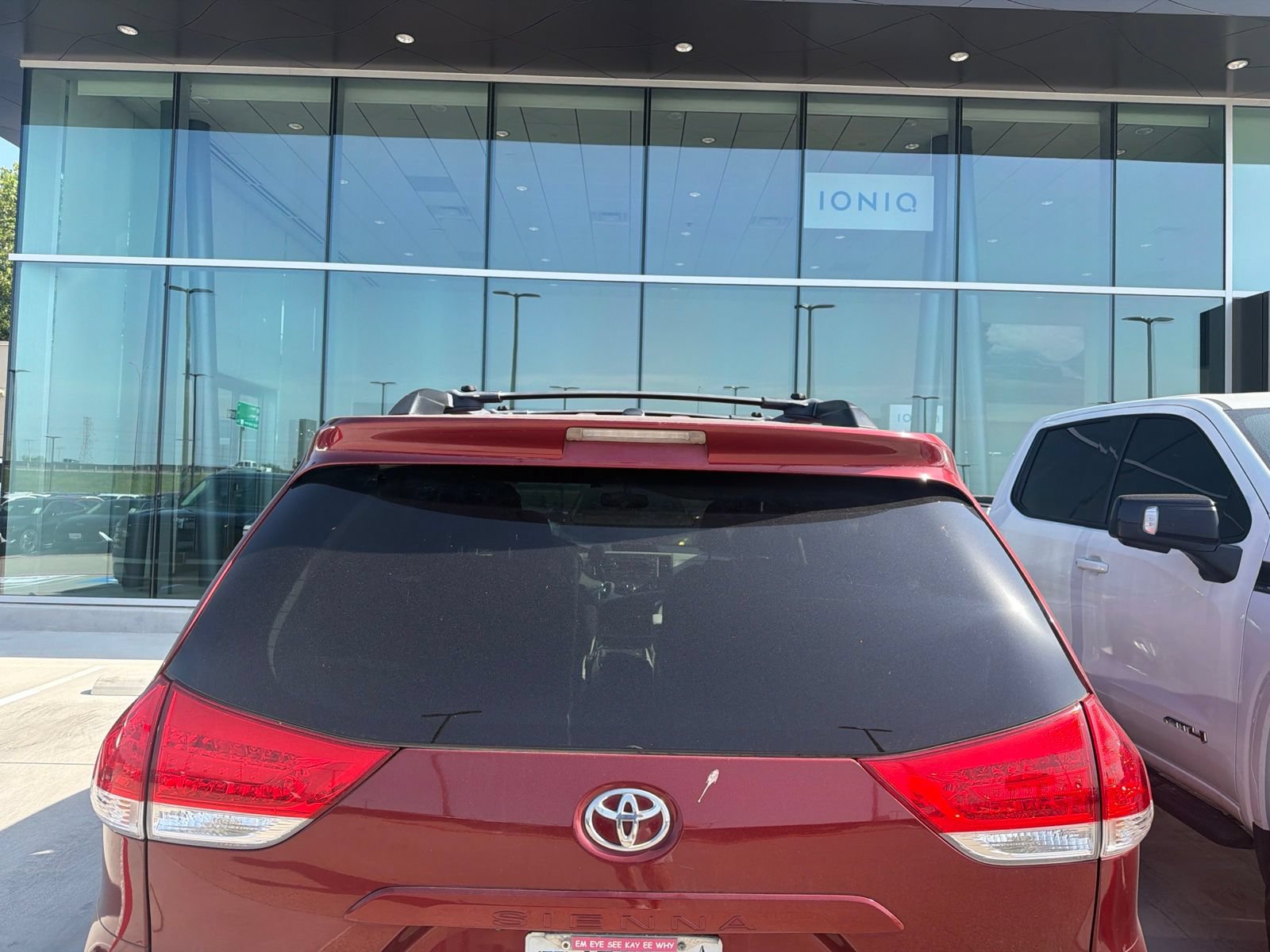 Used 2013 Toyota Sienna LE w/ Towing Pkg AWD/4WD image 5