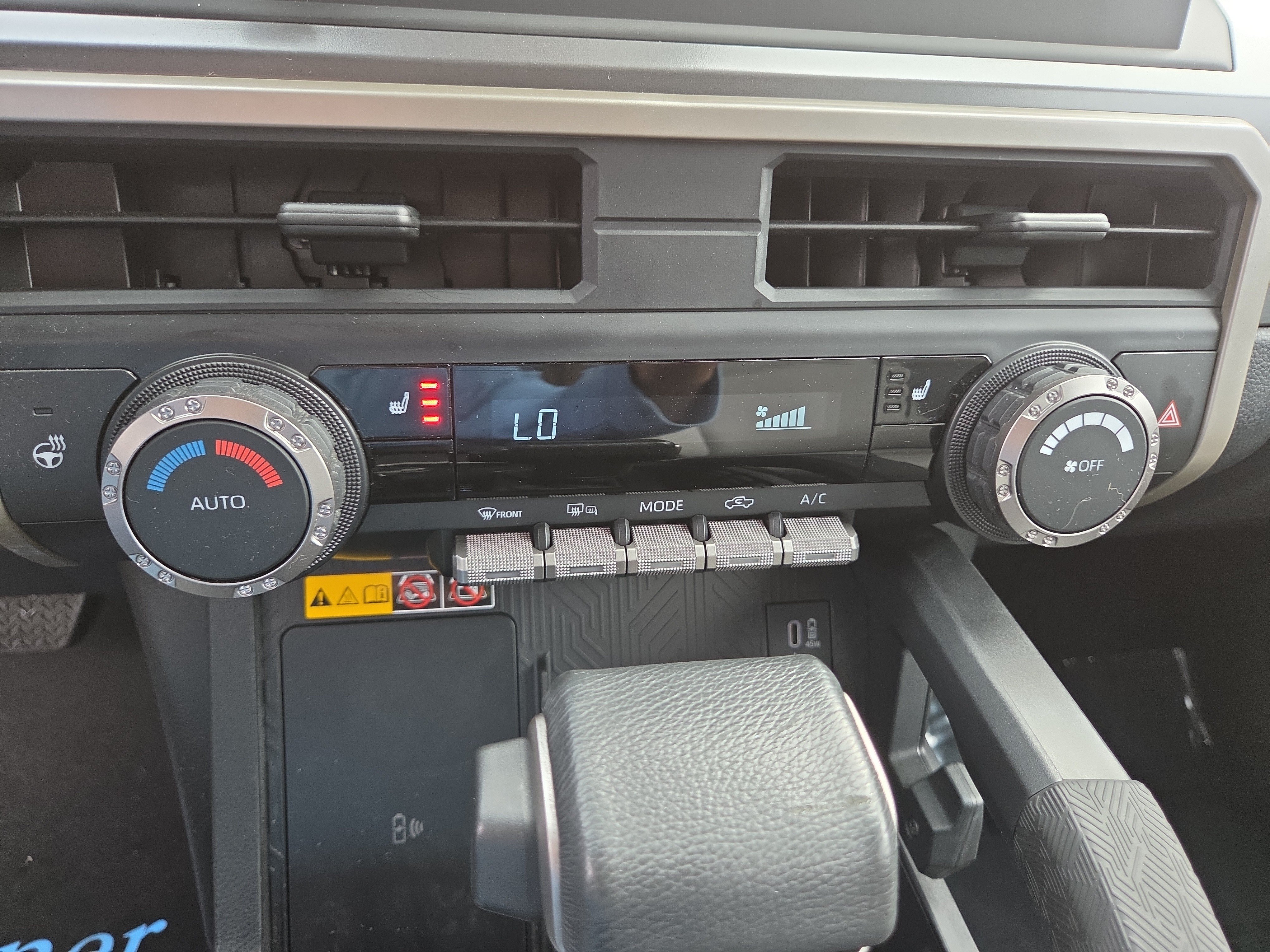 Used 2024 Toyota Tacoma SR5 AWD/4WD image 8