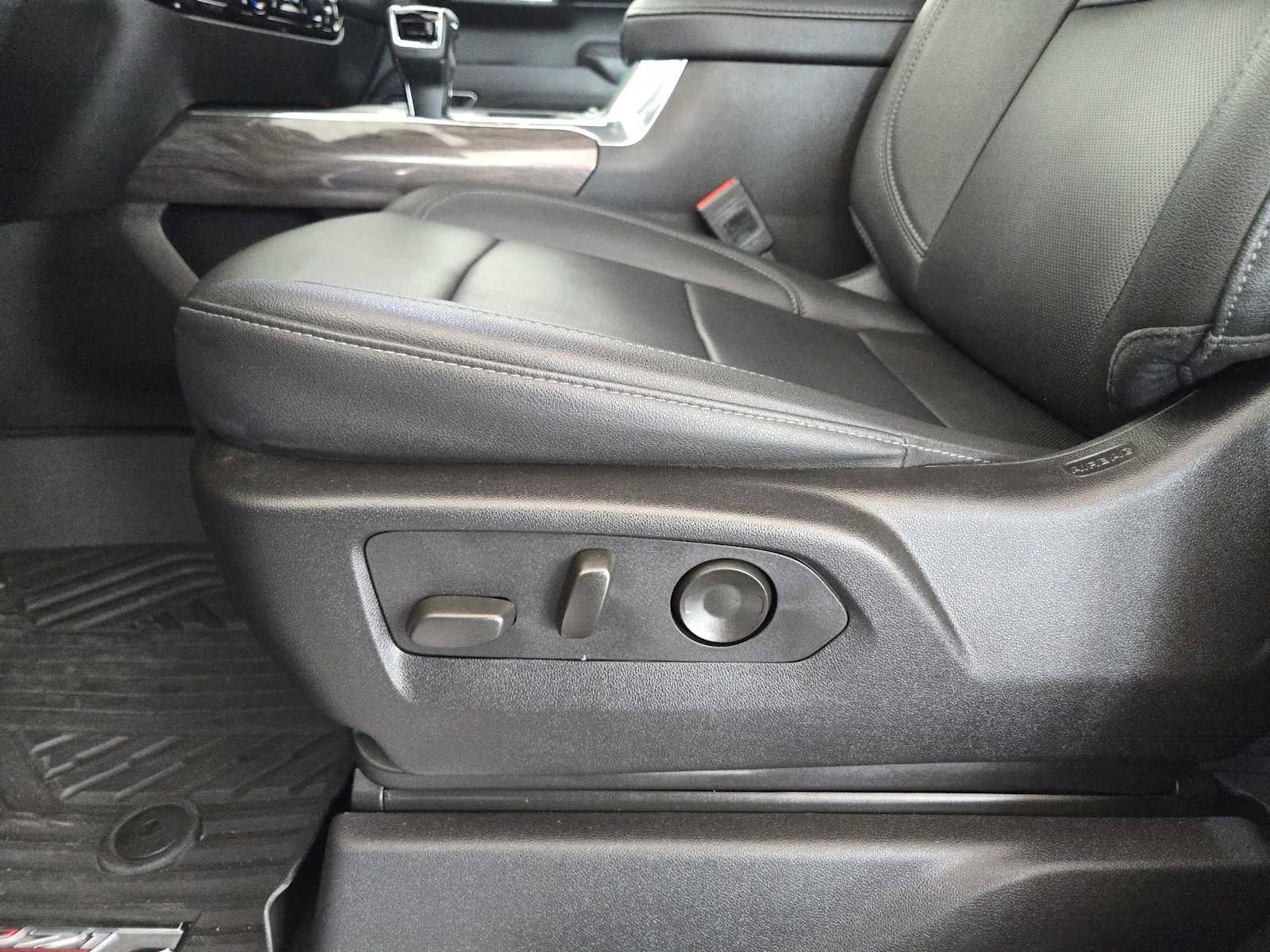 Certified 2024 Chevrolet Silverado 1500 LTZ AWD/4WD image 25