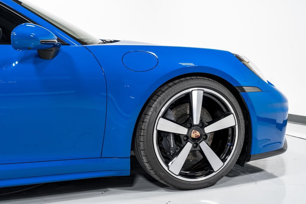 Used 2025 Porsche 911 Carrera RWD image 46