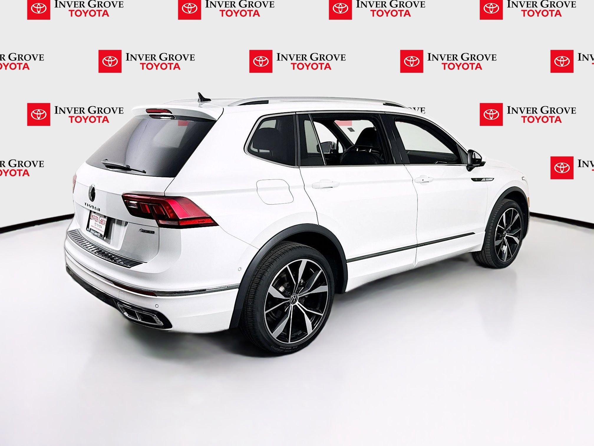 Used 2022 Volkswagen Tiguan SEL R-Line AWD/4WD image 5