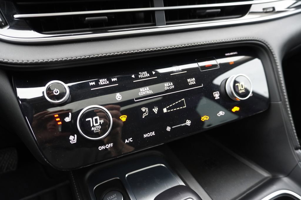 Used 2024 INFINITI QX60 Sensory image 17