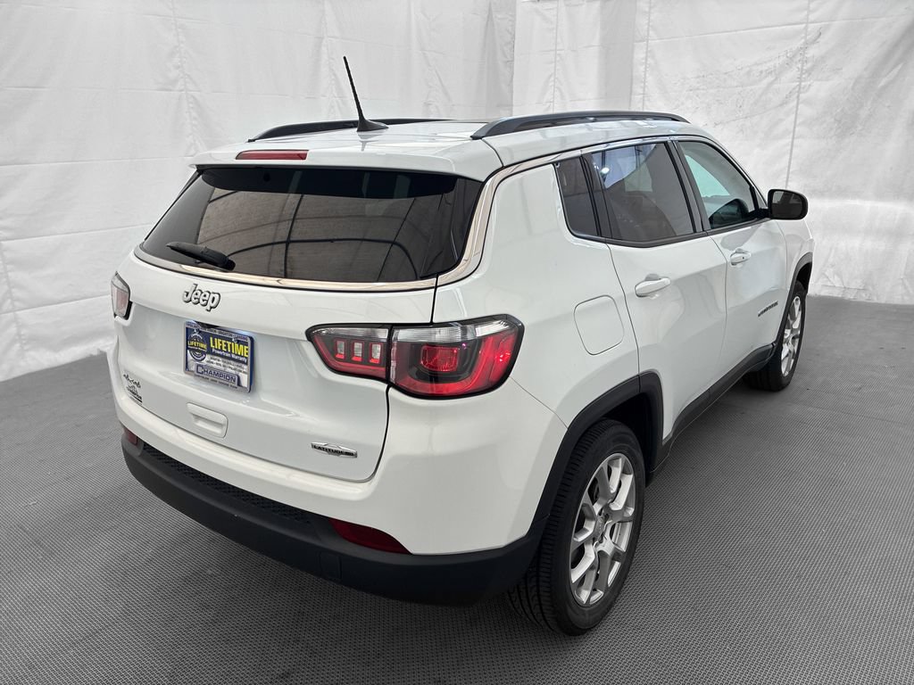Used 2023 Jeep Compass Latitude w/ Sun and Sound Group AWD/4WD image 7