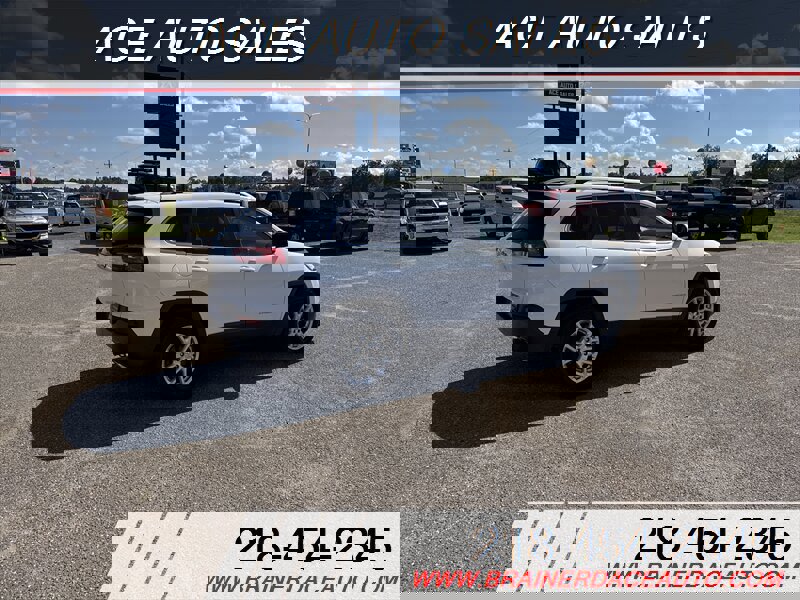 Used 2016 Jeep Cherokee Latitude w/ Cold Weather Group image 3