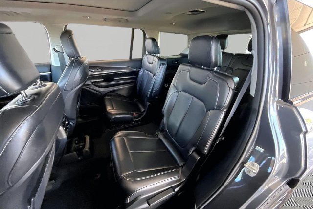 Used 2023 Jeep Grand Cherokee L Limited AWD/4WD image 16