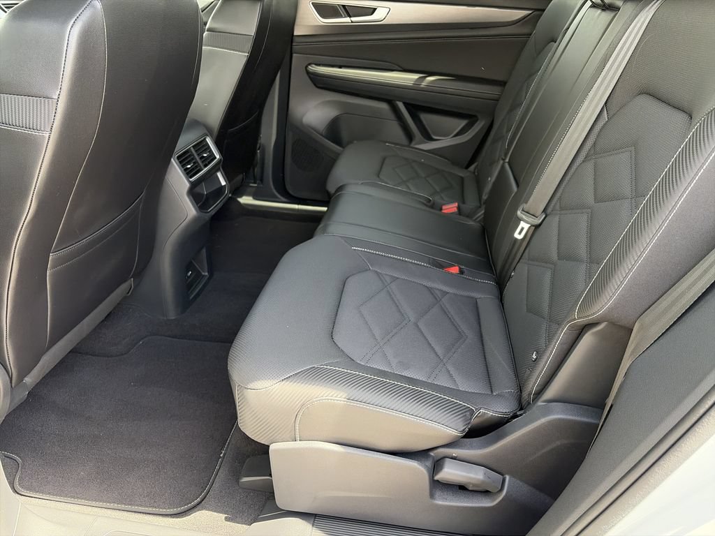 Certified 2024 Volkswagen Atlas Cross Sport SE FWD image 29