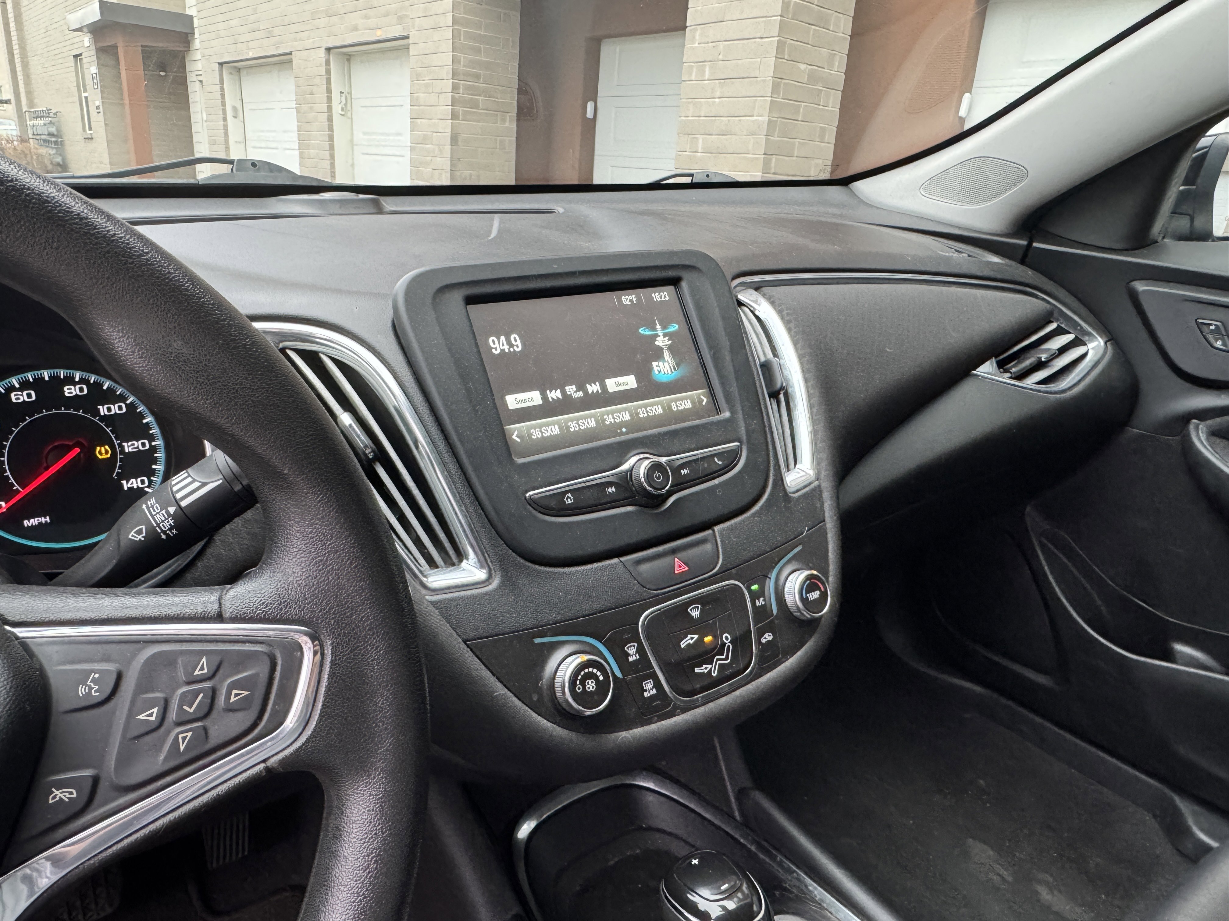 Used 2018 Chevrolet Malibu LT FWD image 18