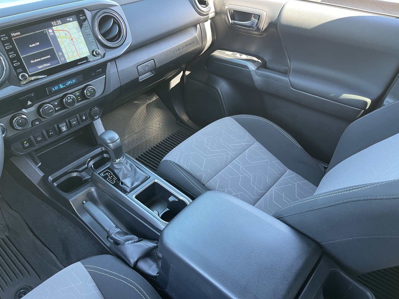 Used 2023 Toyota Tacoma TRD Off-Road w/ Technology Package AWD/4WD image 17